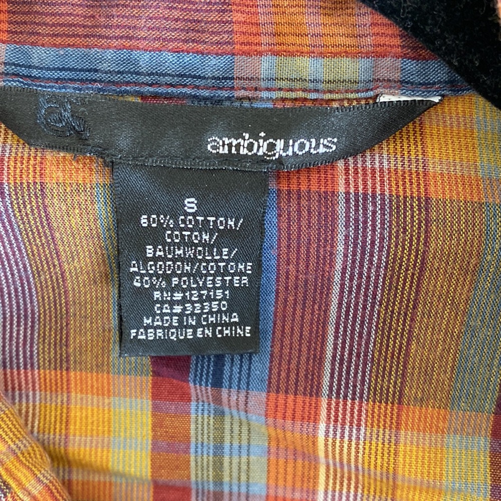 Ambiguous button down shirt - Picture 5 of 5